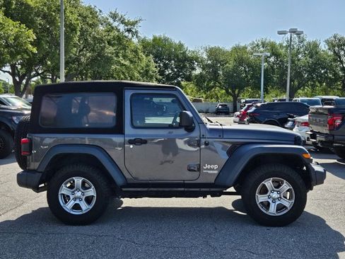 Used 2018 Jeep Wrangler Sport AWD/4WD image 4