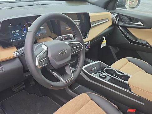 New 2026 Chevrolet Equinox ACTIV w/ Convenience Package III AWD/4WD image 16