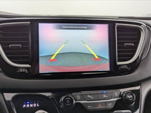 Used 2025 Chrysler Pacifica Select FWD image 26