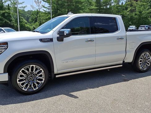 Used 2024 GMC Sierra 1500 Denali Ultimate AWD/4WD image 5