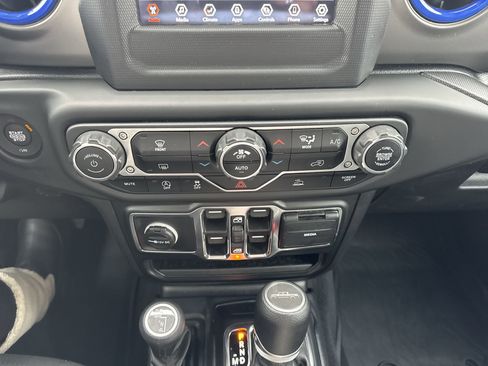 Used 2021 Jeep Gladiator Sport image 18