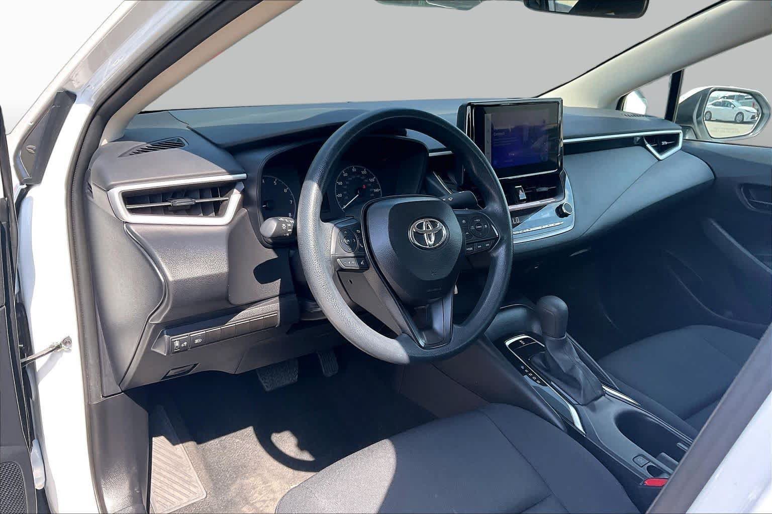 Used 2025 Toyota Corolla LE FWD image 16
