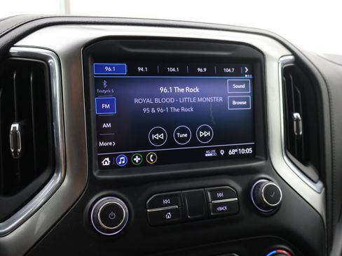 Used 2019 Chevrolet Silverado 1500 LT w/ True North Edition AWD/4WD image 11