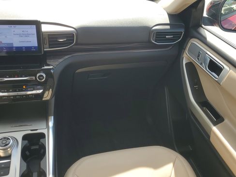 Certified 2021 Ford Explorer Limited w/ Equipment Group 301A image 19