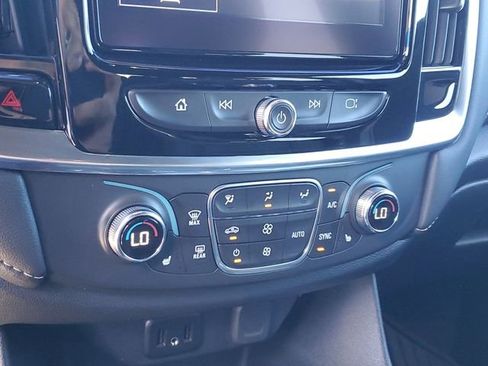 Used 2023 Chevrolet Traverse LT image 28