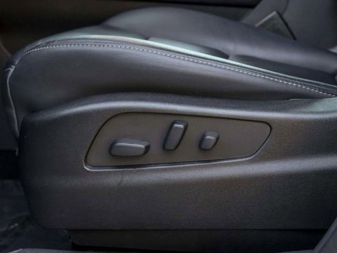 Used 2022 Cadillac XT4 Luxury w/ Cold Weather Package image 18