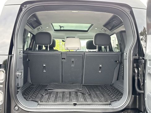 Used 2025 Land Rover Defender 110 V8 image 13