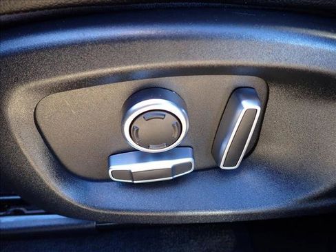 Used 2019 Jaguar F-PACE Prestige image 14