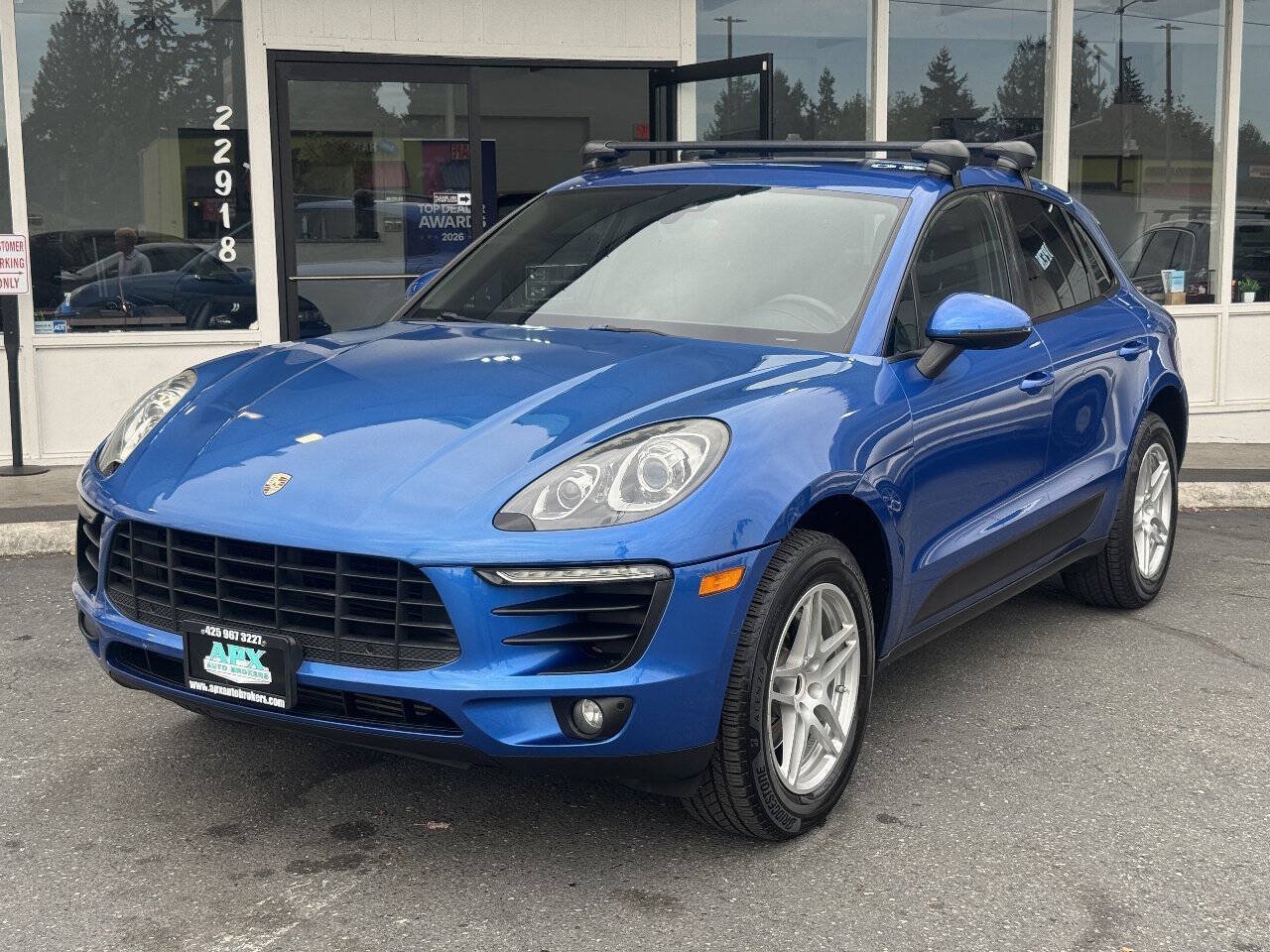 Used 2018 Porsche Macan AWD/4WD image 1