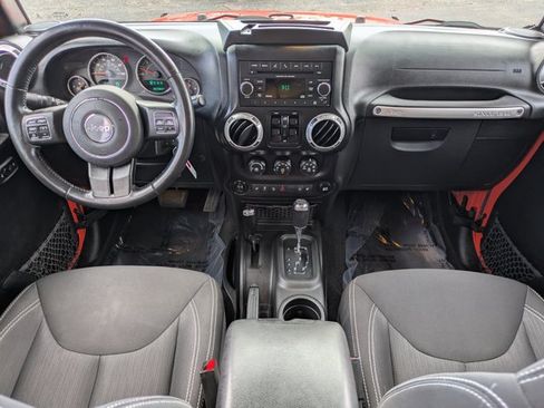 Used 2015 Jeep Wrangler Unlimited Sahara w/ Connectivity Group AWD/4WD image 16