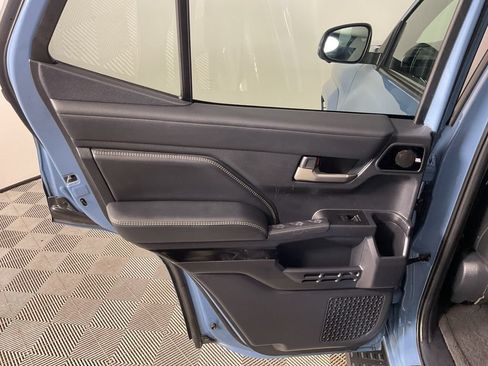 Used 2025 Toyota 4Runner Limited AWD/4WD image 19