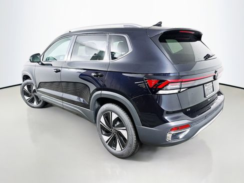 New 2025 Volkswagen Taos SE w/ Panoramic Sunroof Package image 5