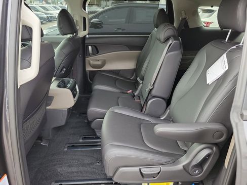 New 2026 Kia Carnival EX image 16