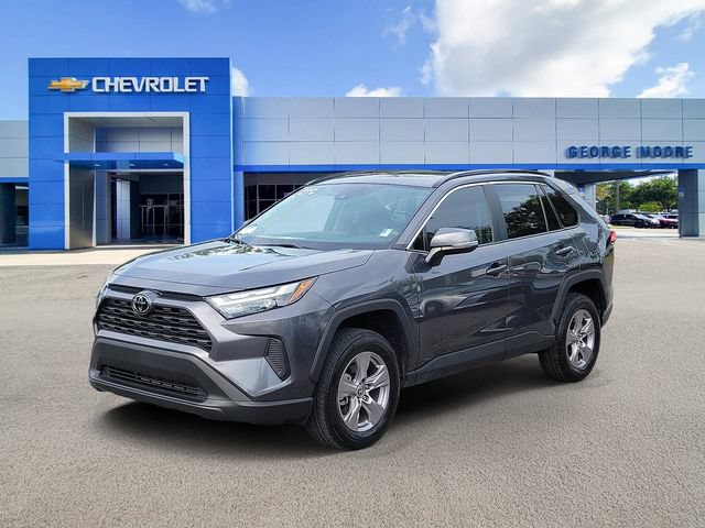 Used 2025 Toyota RAV4 XLE w/ Convenience Package FWD image 3