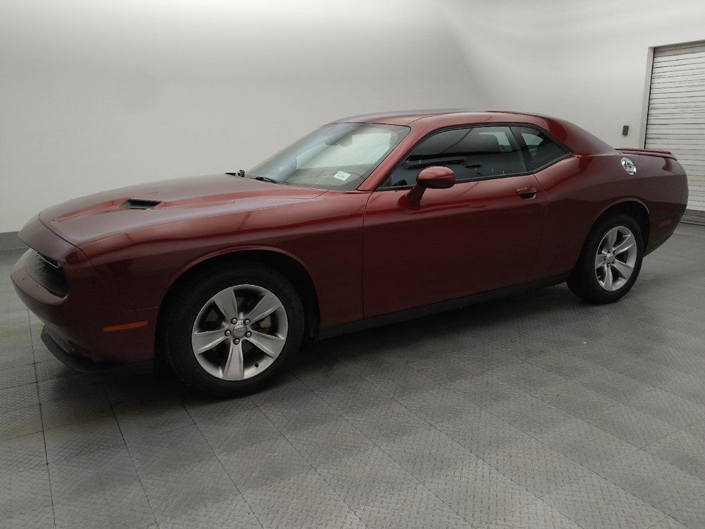 Used 2021 Dodge Challenger SXT w/ Driver Convenience Group RWD image 2