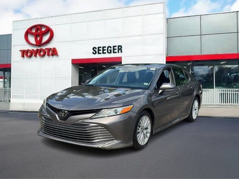 Used 2019 Toyota Camry XLE FWD image 11