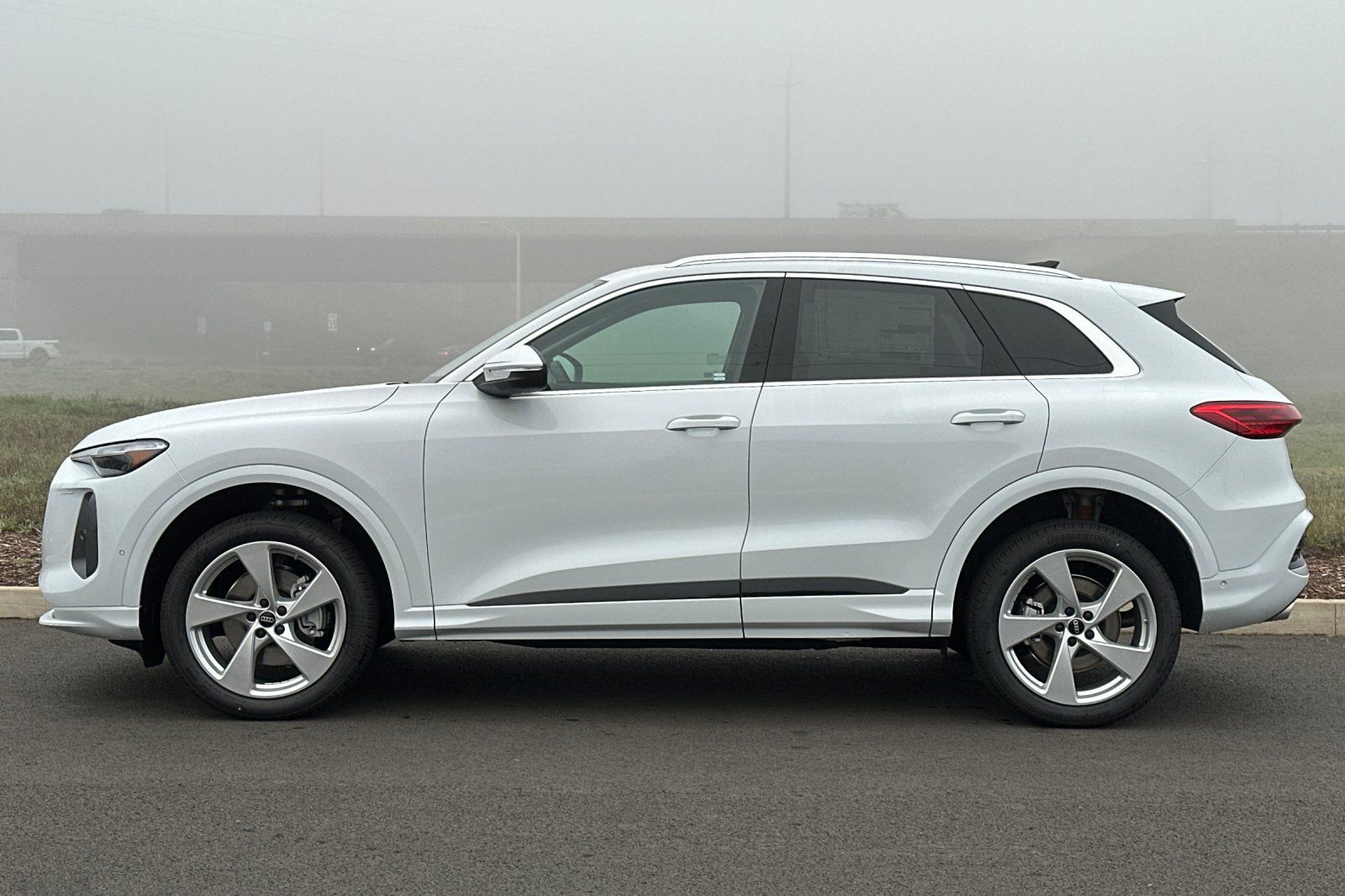 Used 2025 Audi Q5 Premium Plus w/ Premium Plus AWD/4WD image 6
