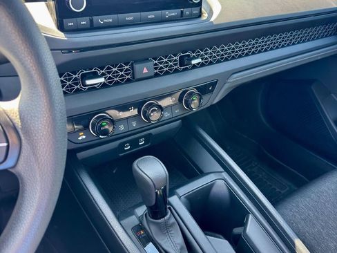 Used 2025 Honda Accord SE image 19