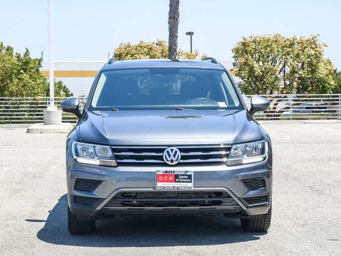 Used 2020 Volkswagen Tiguan SE w/ Panoramic Sunroof Package FWD image 2