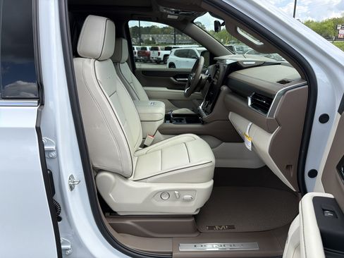 New 2026 GMC Yukon Denali w/ Denali Reserve Package image 16