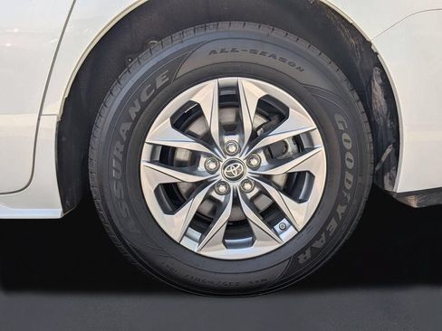 Used 2023 Toyota Sienna XLE FWD image 11