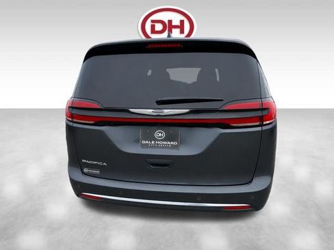 Used 2025 Chrysler Pacifica Select FWD image 10