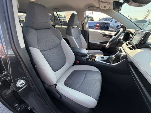 Used 2022 Toyota RAV4 XLE w/ XLE Grade Weather Package AWD/4WD image 20