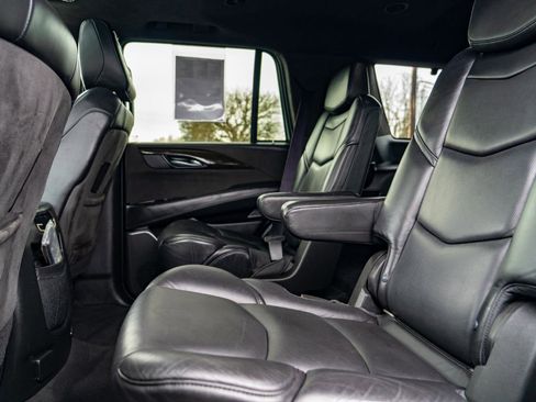 Used 2017 Cadillac Escalade Platinum image 19