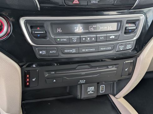 Used 2020 Honda Pilot Touring image 19