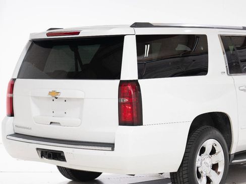 Used 2015 Chevrolet Suburban LTZ RWD image 16