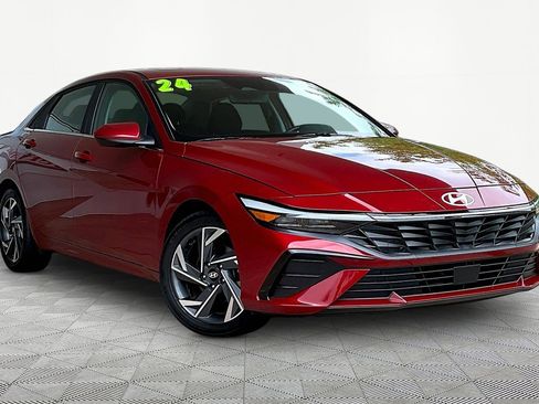 Used 2024 Hyundai Elantra SEL w/ Convenience Package FWD image 3