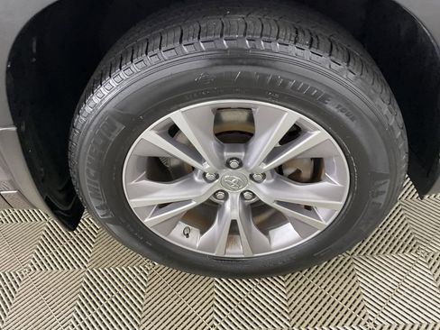 Used 2014 Toyota Highlander XLE image 11