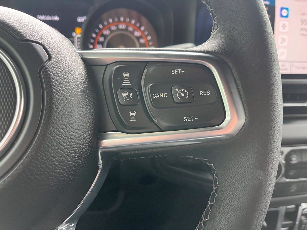 Used 2026 Jeep Wrangler Unlimited Sahara AWD/4WD image 29