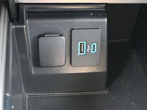 Used 2020 Ford Explorer XLT w/ Equipment Group 202A image 26