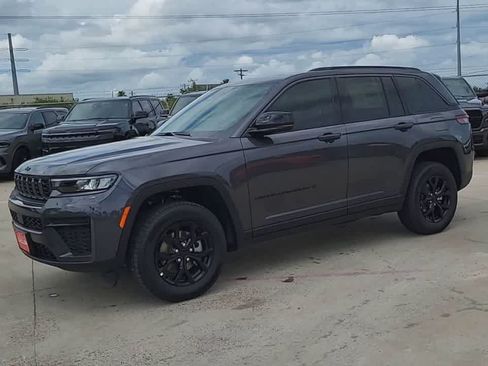 New 2026 Jeep Compass Latitude AWD/4WD image 4