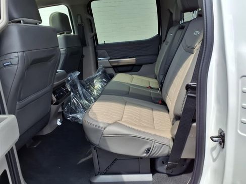 Used 2025 Ford F450 Platinum w/ Platinum Plus Package image 13