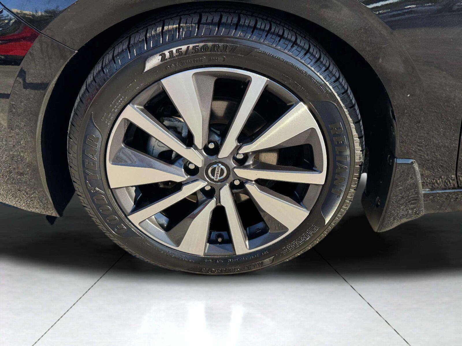 Used 2021 Nissan Sentra SV w/ SV Premium Package FWD image 52