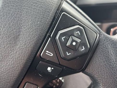 Used 2022 Toyota Tacoma SR image 7