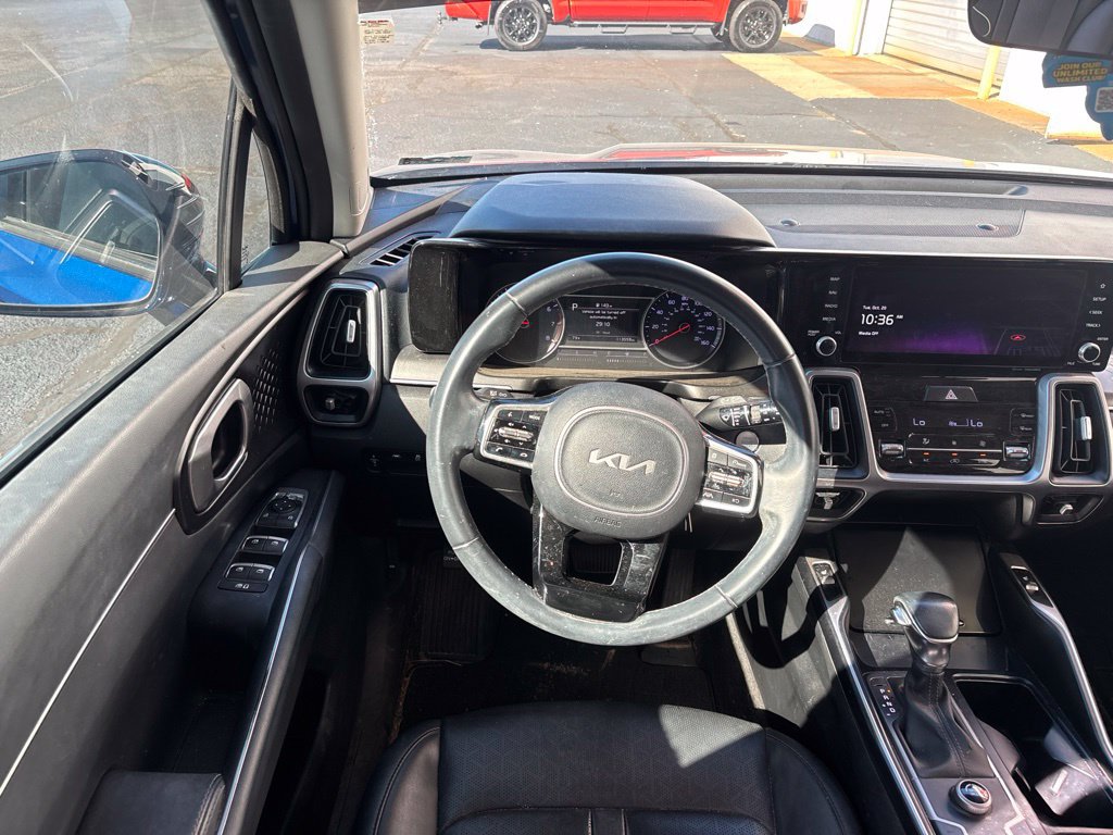Used 2022 Kia Sorento S FWD image 2