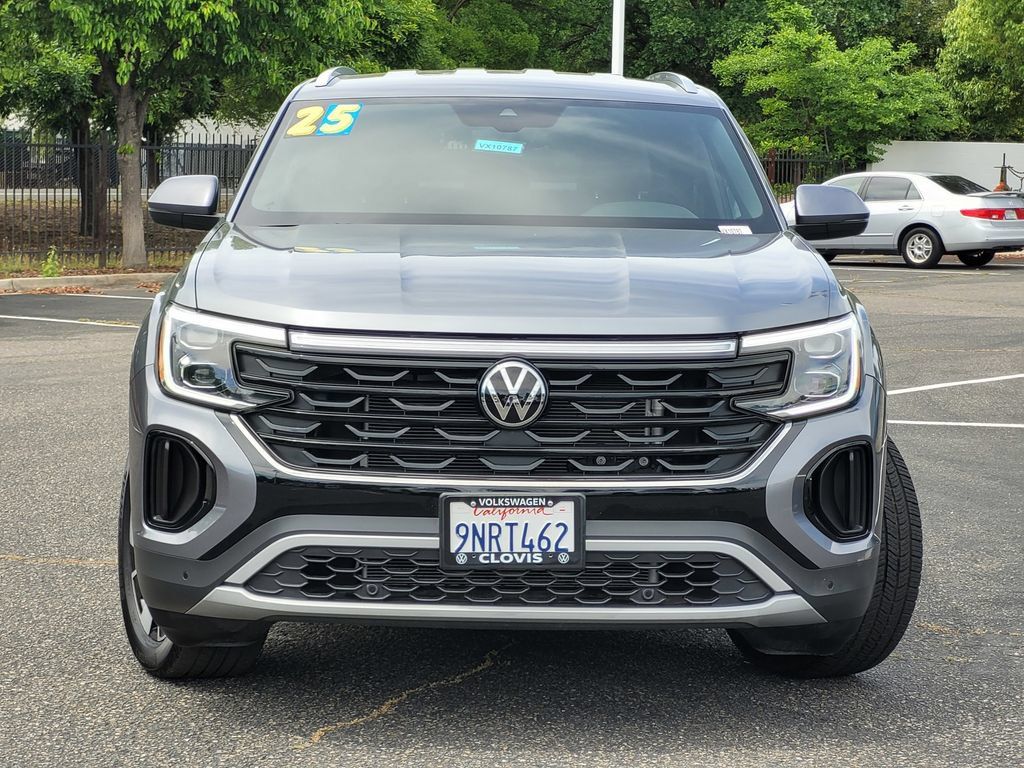 Used 2025 Volkswagen Atlas Cross Sport SE FWD image 3