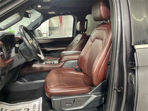 Used 2024 Ford Expedition Limited image 11
