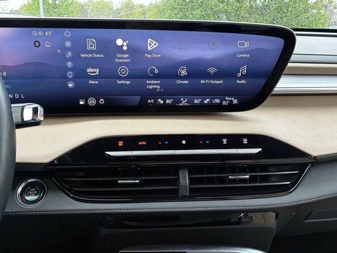 Used 2025 Buick Enclave Preferred FWD image 24