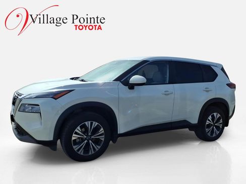 Used 2023 Nissan Rogue SV image 1