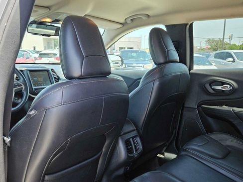 Used 2016 Jeep Cherokee Limited FWD image 16