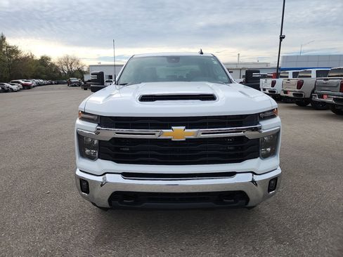 Used 2025 Chevrolet Silverado 2500 LT w/ Convenience Package image 3