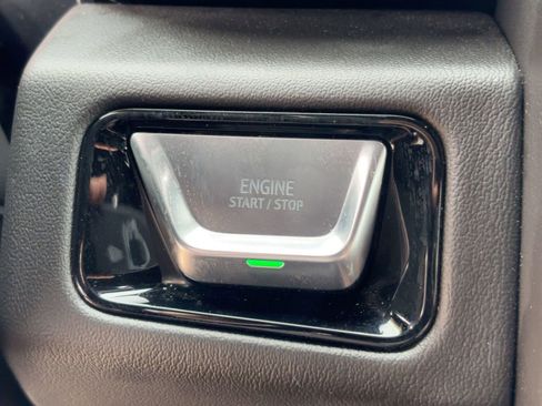 Used 2025 GMC Yukon Denali w/ Sun & Power Step Package image 19