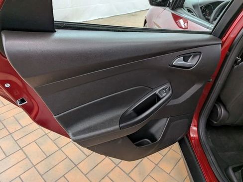 Used 2016 Ford Focus SE FWD image 16