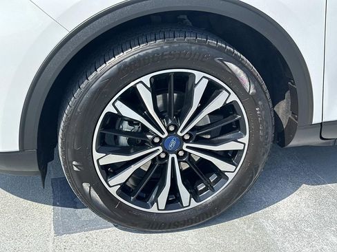 Used 2022 Ford Escape SE w/ SE Sport Appearance Package image 30