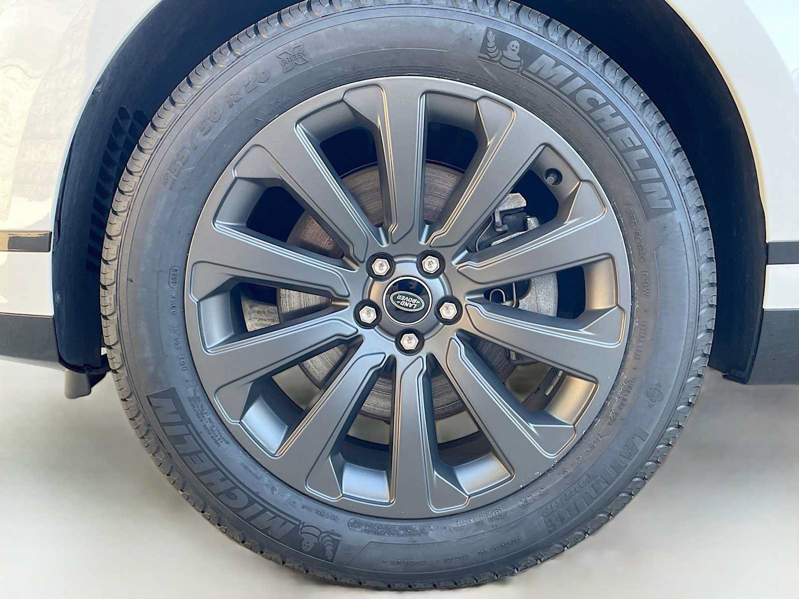 Certified 2022 Land Rover Range Rover Velar R-Dynamic S AWD/4WD image 6