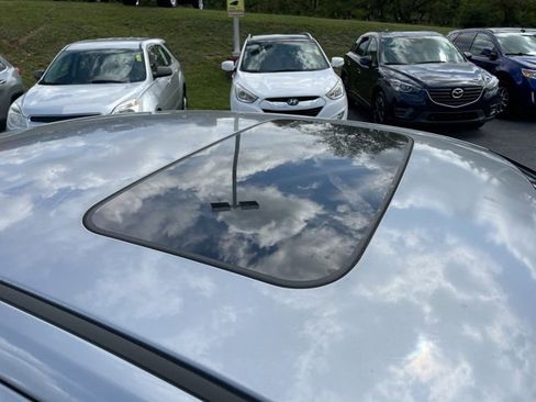 Used 2014 Chrysler 200 Limited w/ Sun/Sound Group image 10